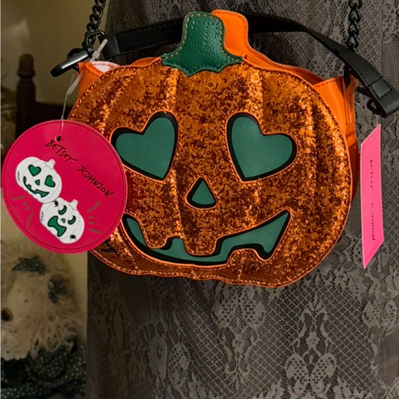 Betsey Johnson Halloween Jack O Lantern Glow Dark Pumpkin Crossbody Bag NWT - Picture 15 of 16